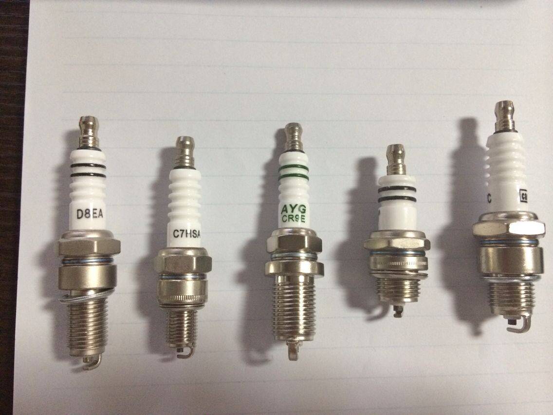 Свеча f7tc. Свеча зажигания cr8e мото. Spark Plug a8tc Yamaha свечи зажигания. Свеча зажигания Crown d8tc. Свеча зажигания c8hsa мото.