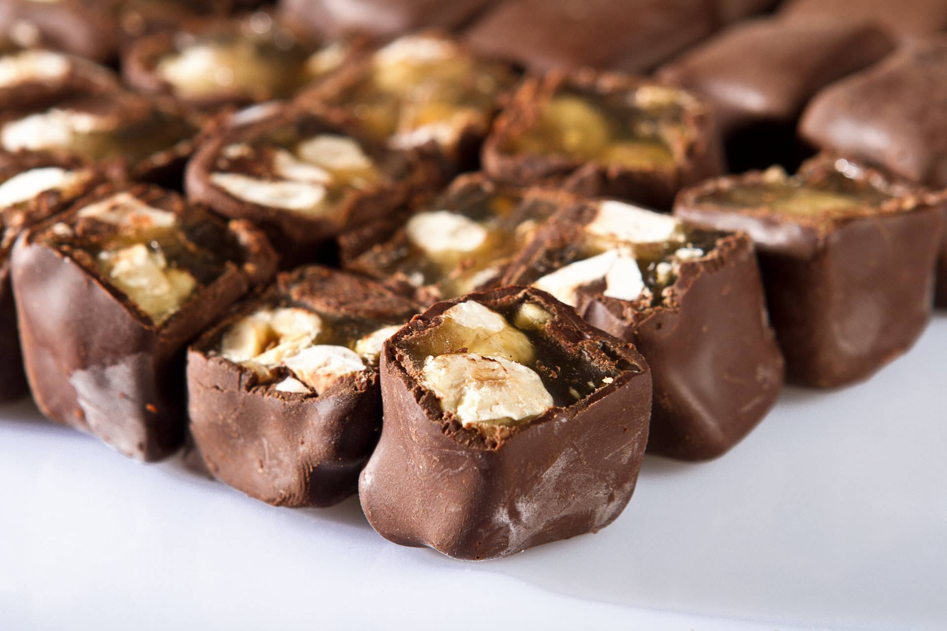 Turkish Delight With Pistachio Covered Chocolate - EREN GIDA MAD TUR ...