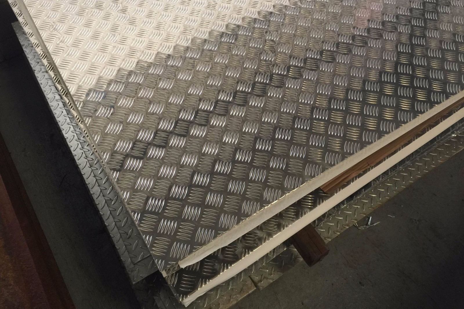 Anti Skid Checked Stainless Steel Plate Sheets Unox Stainless Steel