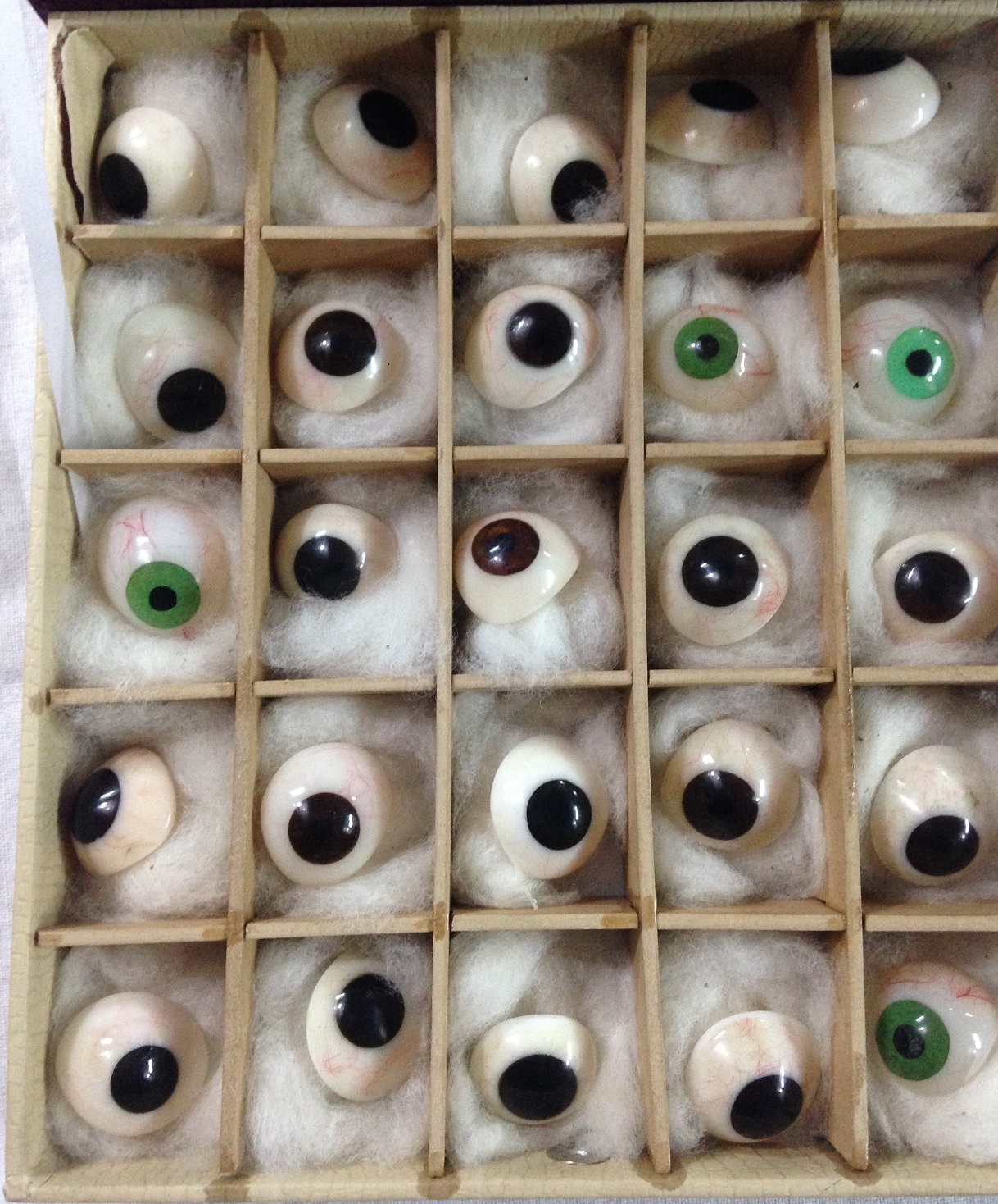 Eyes box. Eyes in Box.