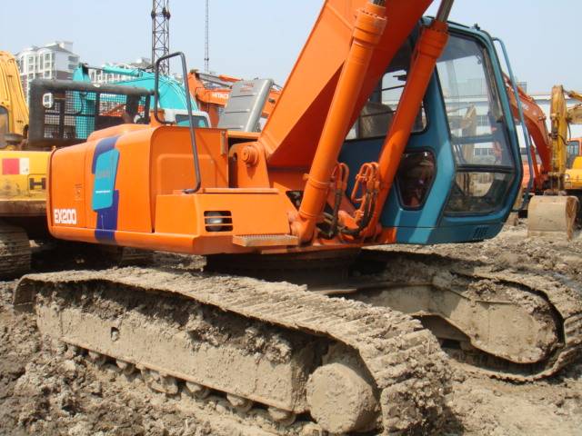 Hitachi 200 фото