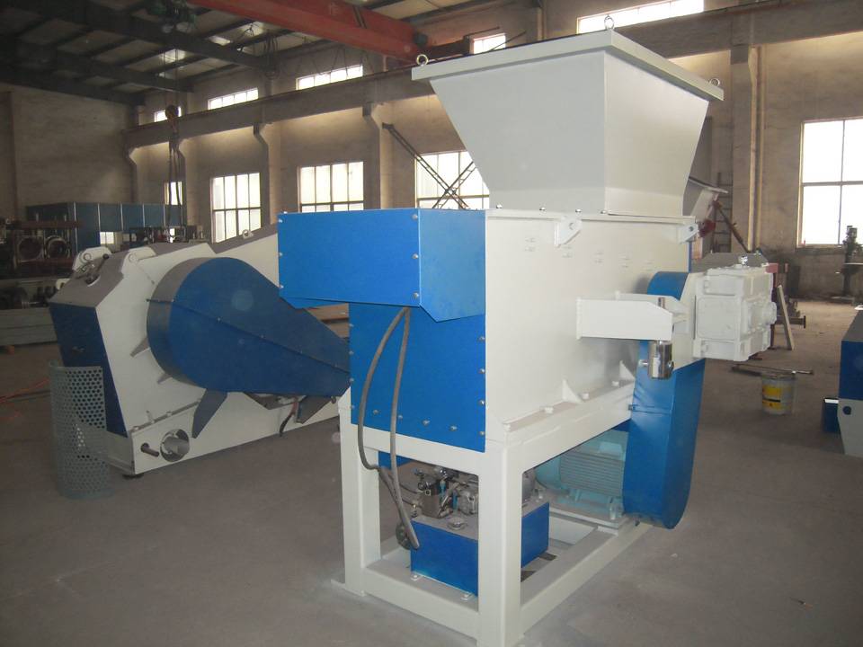 Single/double Screw Shredder - JIANGSU LIANSHUN MACHINERY CO.,LTD