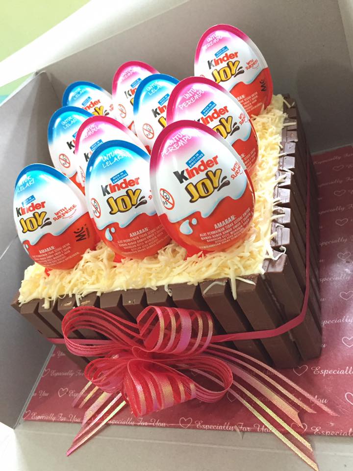 Kinder Joy Birthday Cake, Food & Drinks, Homemade Bakes on Carousell