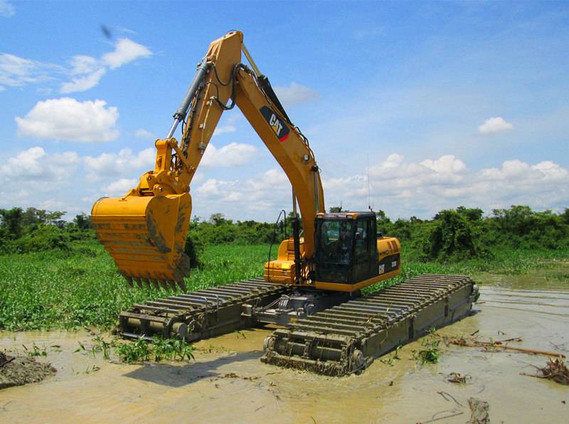 Amphibious excavator